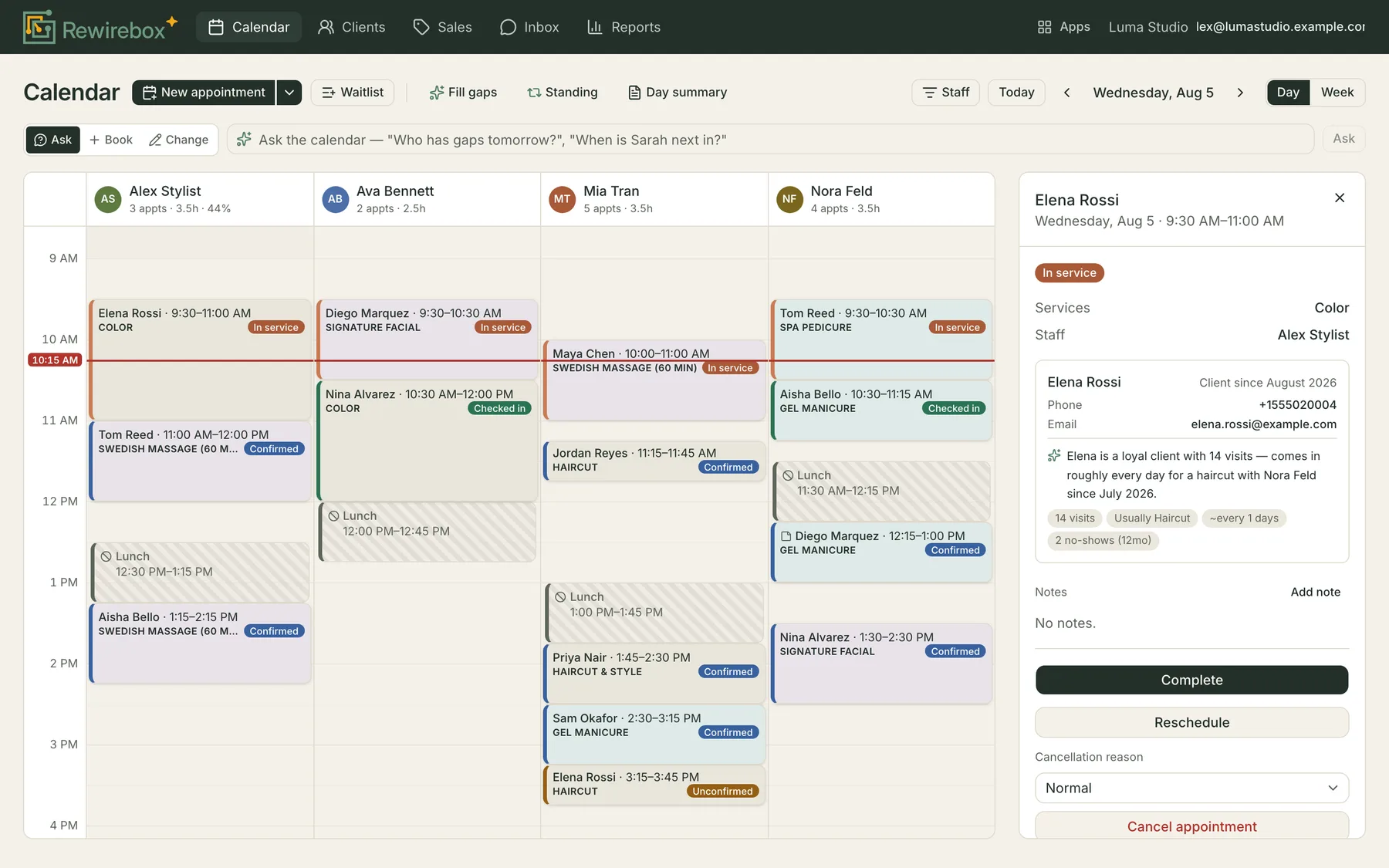 The appointment details panel showing the client, the booked services, the current status pill, and the buttons to advance or cancel the appointment.